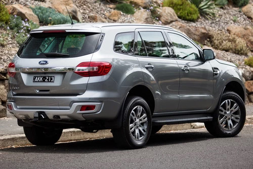 Ford Everest 2017 ra mắt, gi&aacute; từ 916 triệu đồng tại Th&aacute;i Lan