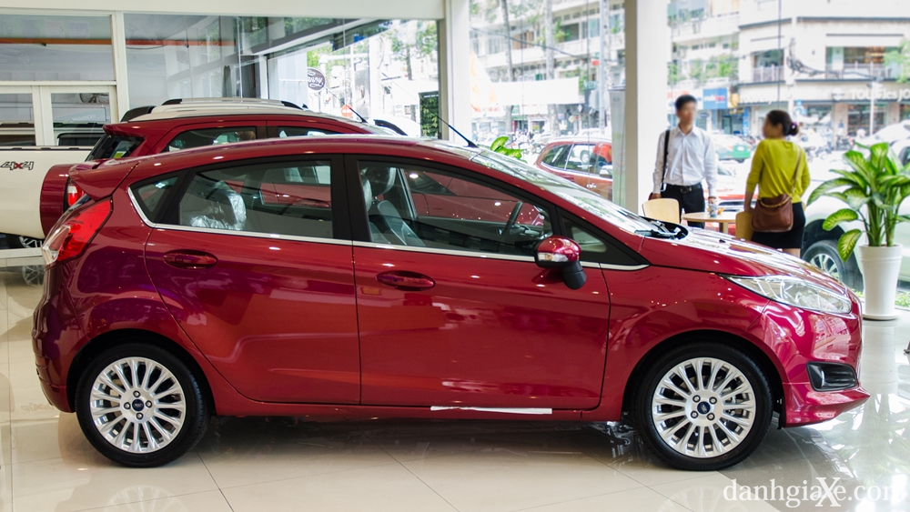 Xe Ford Fiesta nhỏ gọn si&ecirc;u tiết kiệm xăng